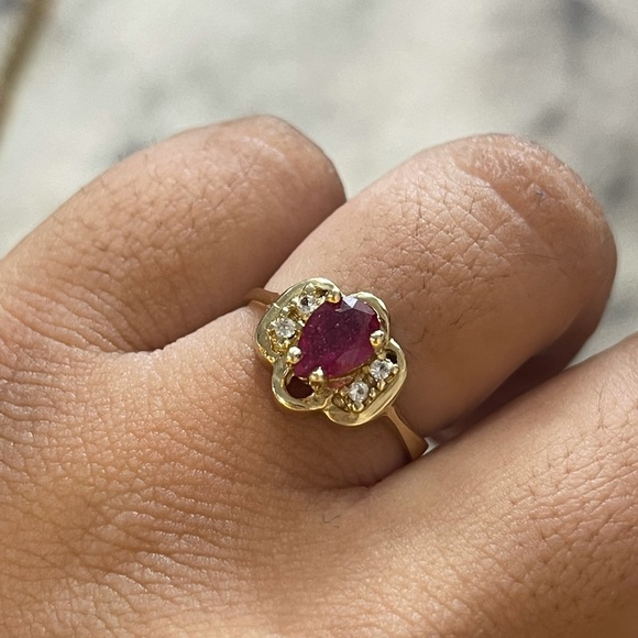 FINAL SALE✨RETAIL $1142✨14 kt gold ruby & white sapphire ring - Picture 14 of 16